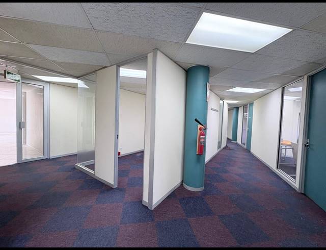 1,120M² OFFICE TO LET IN VORNA VALLEY